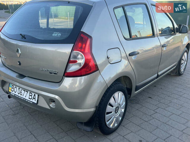 Серый Рено Сандеро, объемом двигателя 1.39 л и пробегом 200 тыс. км за 3900 $, фото 25 на Automoto.ua