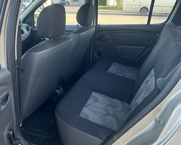 Сірий Рено Сандеро, об'ємом двигуна 1.39 л та пробігом 204 тис. км за 4900 $, фото 20 на Automoto.ua