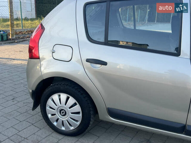 Серый Рено Сандеро, объемом двигателя 1.39 л и пробегом 200 тыс. км за 3900 $, фото 24 на Automoto.ua