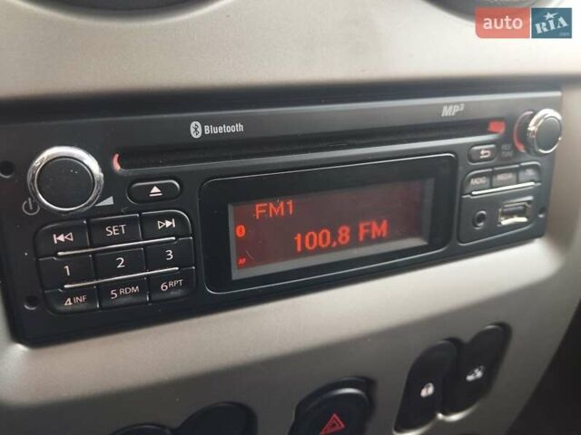 Серый Рено Сандеро, объемом двигателя 1.39 л и пробегом 201 тыс. км за 4690 $, фото 25 на Automoto.ua