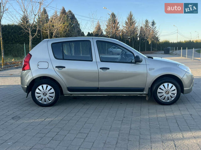 Серый Рено Сандеро, объемом двигателя 1.39 л и пробегом 200 тыс. км за 3900 $, фото 14 на Automoto.ua