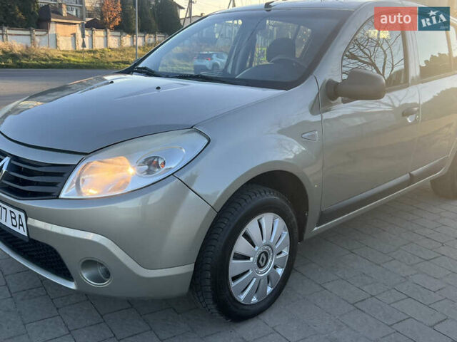 Серый Рено Сандеро, объемом двигателя 1.39 л и пробегом 200 тыс. км за 3900 $, фото 29 на Automoto.ua