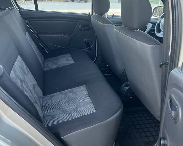 Серый Рено Сандеро, объемом двигателя 1.39 л и пробегом 201 тыс. км за 5499 $, фото 10 на Automoto.ua