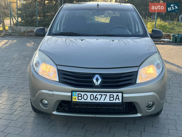 Серый Рено Сандеро, объемом двигателя 1.39 л и пробегом 200 тыс. км за 3900 $, фото 12 на Automoto.ua