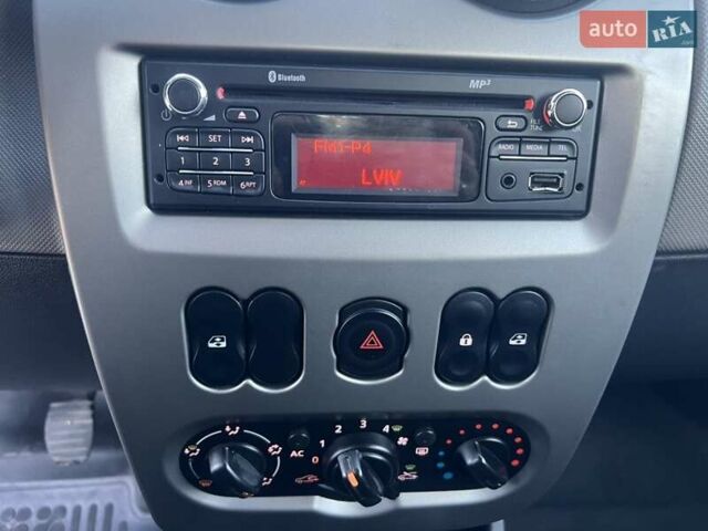 Сірий Рено Сандеро, об'ємом двигуна 1.39 л та пробігом 204 тис. км за 4900 $, фото 22 на Automoto.ua