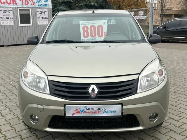 Серый Рено Сандеро, объемом двигателя 1.4 л и пробегом 202 тыс. км за 5400 $, фото 1 на Automoto.ua