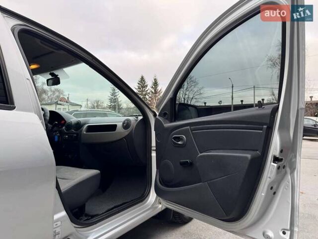 Серый Рено Сандеро, объемом двигателя 1.39 л и пробегом 252 тыс. км за 5300 $, фото 22 на Automoto.ua