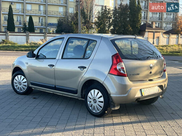 Серый Рено Сандеро, объемом двигателя 1.39 л и пробегом 200 тыс. км за 3900 $, фото 1 на Automoto.ua