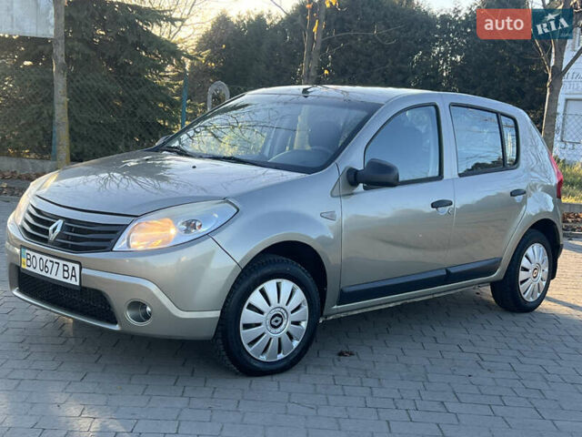 Серый Рено Сандеро, объемом двигателя 1.39 л и пробегом 200 тыс. км за 3900 $, фото 3 на Automoto.ua