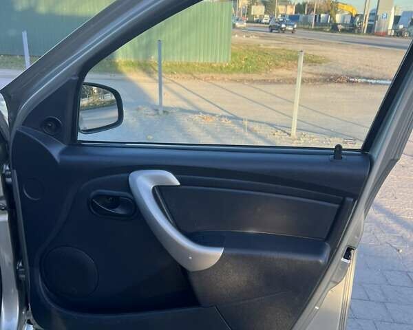 Серый Рено Сандеро, объемом двигателя 1.39 л и пробегом 201 тыс. км за 5499 $, фото 22 на Automoto.ua