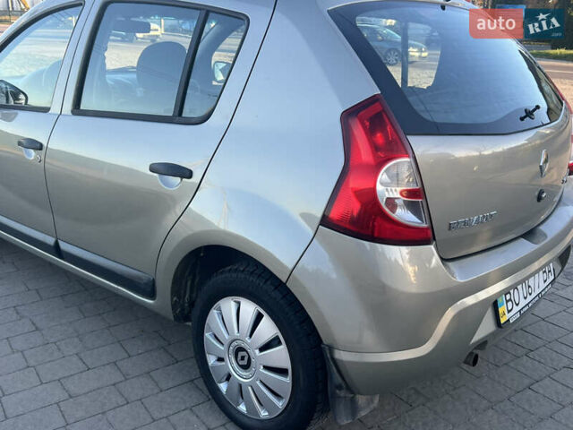 Серый Рено Сандеро, объемом двигателя 1.39 л и пробегом 200 тыс. км за 3900 $, фото 27 на Automoto.ua