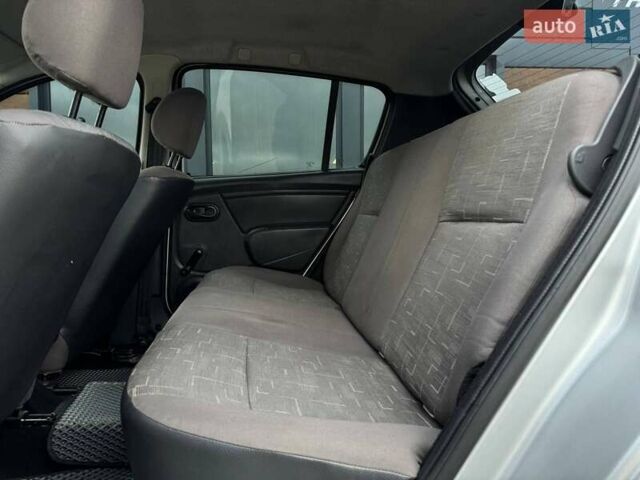 Серый Рено Сандеро, объемом двигателя 1.39 л и пробегом 252 тыс. км за 5300 $, фото 18 на Automoto.ua