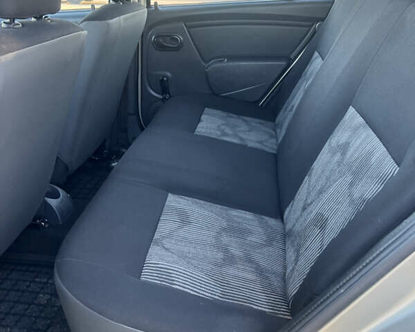 Серый Рено Сандеро, объемом двигателя 1.39 л и пробегом 200 тыс. км за 3900 $, фото 49 на Automoto.ua