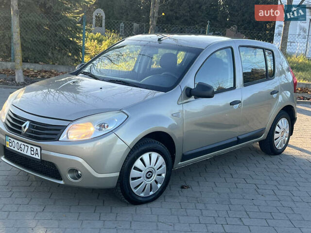 Серый Рено Сандеро, объемом двигателя 1.39 л и пробегом 200 тыс. км за 3900 $, фото 4 на Automoto.ua