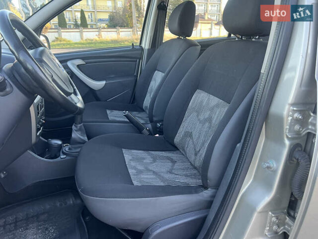 Серый Рено Сандеро, объемом двигателя 1.39 л и пробегом 200 тыс. км за 3900 $, фото 37 на Automoto.ua