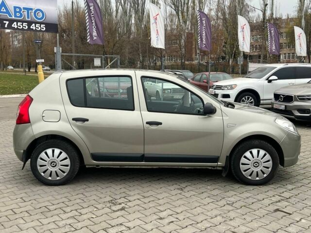 Серый Рено Сандеро, объемом двигателя 1.4 л и пробегом 202 тыс. км за 5400 $, фото 7 на Automoto.ua