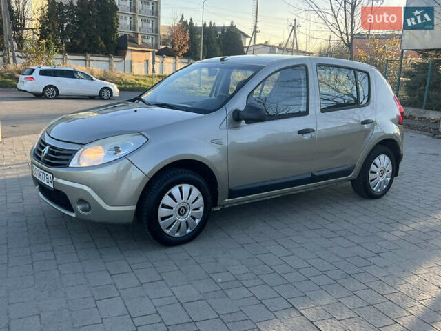 Серый Рено Сандеро, объемом двигателя 1.39 л и пробегом 200 тыс. км за 3900 $, фото 21 на Automoto.ua