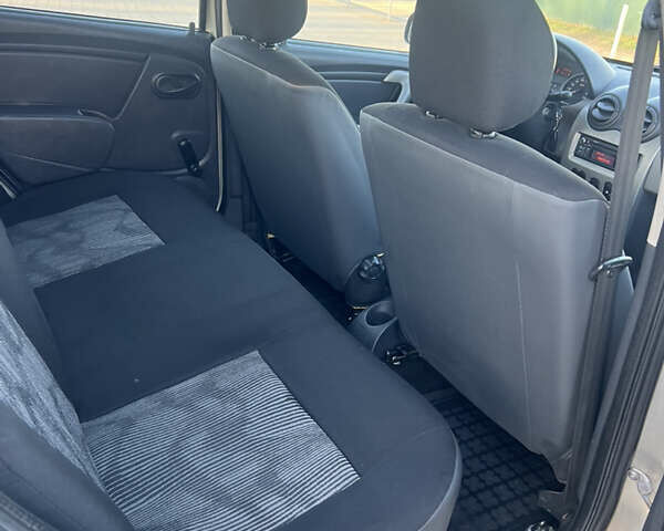 Серый Рено Сандеро, объемом двигателя 1.39 л и пробегом 200 тыс. км за 3900 $, фото 46 на Automoto.ua