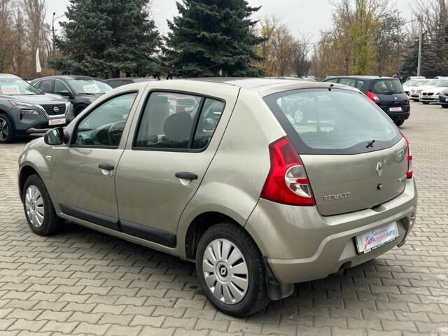 Серый Рено Сандеро, объемом двигателя 1.4 л и пробегом 202 тыс. км за 5400 $, фото 4 на Automoto.ua