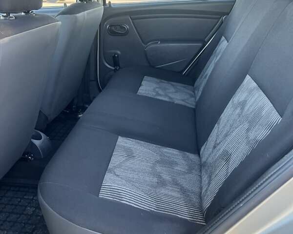 Серый Рено Сандеро, объемом двигателя 1.39 л и пробегом 201 тыс. км за 4690 $, фото 20 на Automoto.ua