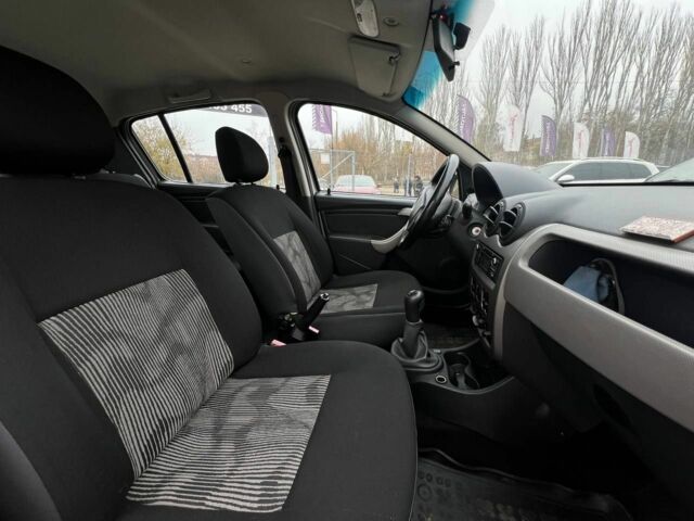 Серый Рено Сандеро, объемом двигателя 1.4 л и пробегом 202 тыс. км за 5400 $, фото 12 на Automoto.ua