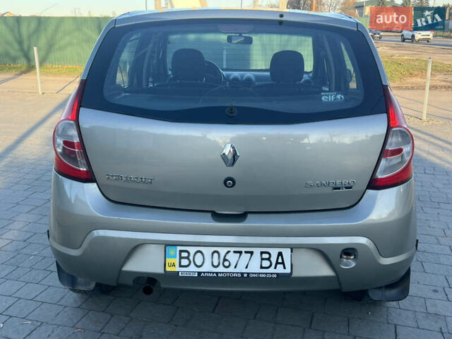 Серый Рено Сандеро, объемом двигателя 1.39 л и пробегом 200 тыс. км за 3900 $, фото 26 на Automoto.ua