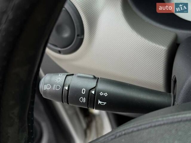 Серый Рено Сандеро, объемом двигателя 1.39 л и пробегом 252 тыс. км за 5300 $, фото 12 на Automoto.ua