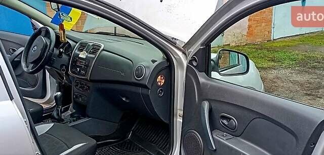 Серый Рено Сандеро, объемом двигателя 1.6 л и пробегом 114 тыс. км за 7850 $, фото 4 на Automoto.ua