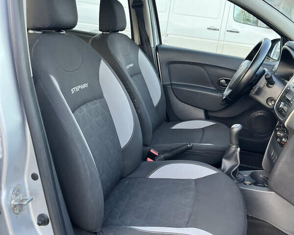 Серый Рено Сандеро, объемом двигателя 1.5 л и пробегом 177 тыс. км за 7800 $, фото 30 на Automoto.ua