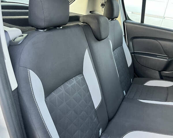 Серый Рено Сандеро, объемом двигателя 1.5 л и пробегом 177 тыс. км за 7800 $, фото 28 на Automoto.ua