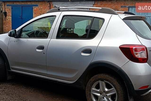 Серый Рено Сандеро, объемом двигателя 1.6 л и пробегом 114 тыс. км за 7850 $, фото 7 на Automoto.ua