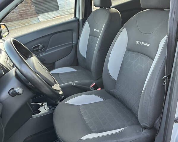 Серый Рено Сандеро, объемом двигателя 1.5 л и пробегом 177 тыс. км за 7800 $, фото 20 на Automoto.ua