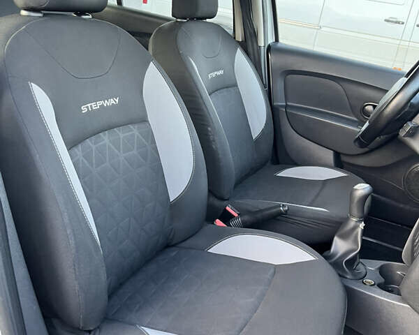 Серый Рено Сандеро, объемом двигателя 1.5 л и пробегом 177 тыс. км за 7800 $, фото 31 на Automoto.ua