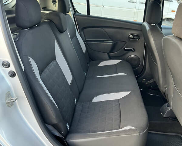 Серый Рено Сандеро, объемом двигателя 1.5 л и пробегом 177 тыс. км за 7800 $, фото 27 на Automoto.ua