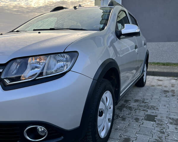 Серый Рено Сандеро, объемом двигателя 1.5 л и пробегом 177 тыс. км за 7800 $, фото 4 на Automoto.ua