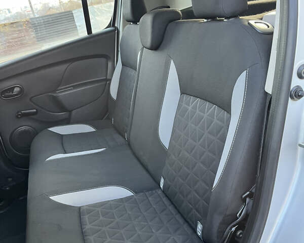 Серый Рено Сандеро, объемом двигателя 1.5 л и пробегом 177 тыс. км за 7800 $, фото 23 на Automoto.ua