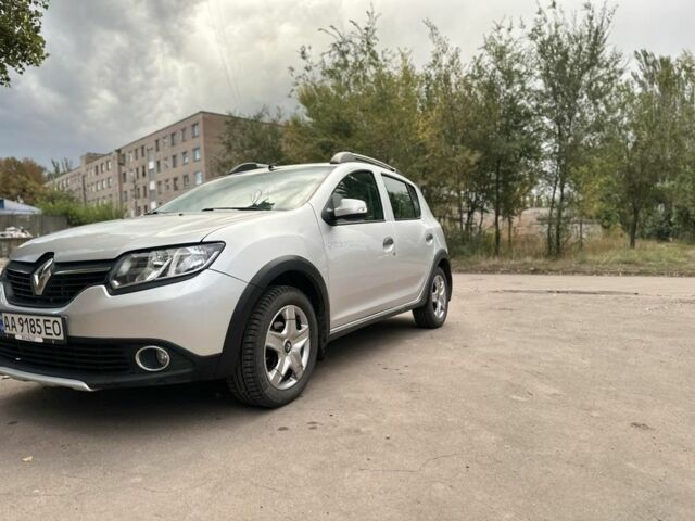 Серый Рено Сандеро, объемом двигателя 1.5 л и пробегом 112 тыс. км за 6800 $, фото 1 на Automoto.ua