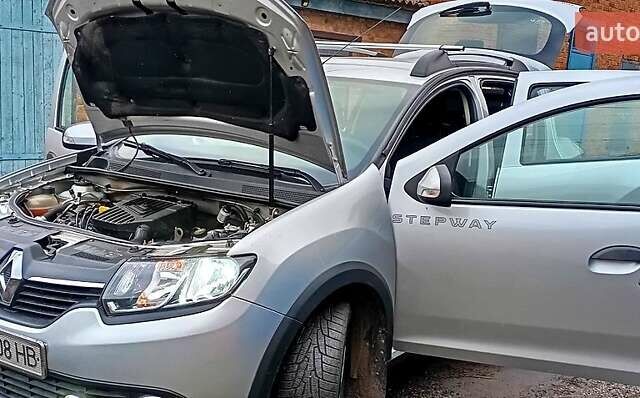 Серый Рено Сандеро, объемом двигателя 1.6 л и пробегом 114 тыс. км за 7850 $, фото 12 на Automoto.ua