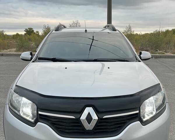 Рено Сандеро 2014 в Запорожье на Automoto.ua Серый Рено Сандеро, объемом двигателя 1.46 л и пробегом 129 тыс. км за 9000 $, фото 2 на Automoto.ua
