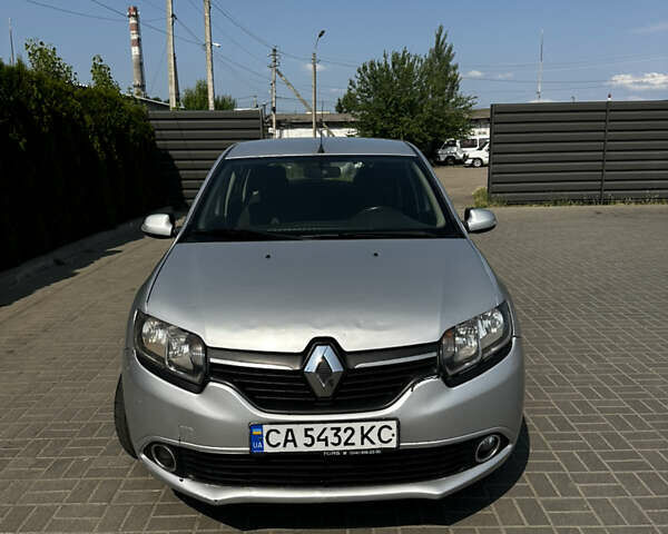 Серый Рено Сандеро, объемом двигателя 1.15 л и пробегом 247 тыс. км за 5500 $, фото 1 на Automoto.ua