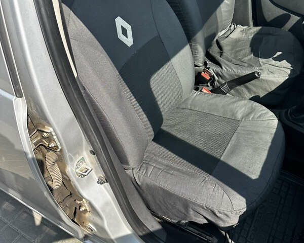 Серый Рено Сандеро, объемом двигателя 1.15 л и пробегом 247 тыс. км за 5500 $, фото 7 на Automoto.ua