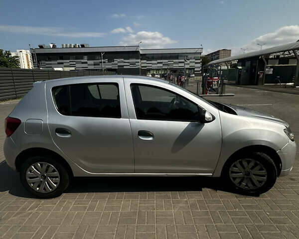 Серый Рено Сандеро, объемом двигателя 1.15 л и пробегом 247 тыс. км за 5500 $, фото 5 на Automoto.ua