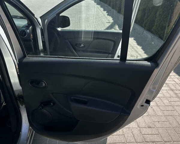 Серый Рено Сандеро, объемом двигателя 1.15 л и пробегом 247 тыс. км за 5500 $, фото 10 на Automoto.ua