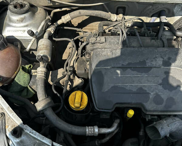 Серый Рено Сандеро, объемом двигателя 1.15 л и пробегом 247 тыс. км за 5500 $, фото 33 на Automoto.ua