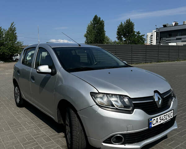 Серый Рено Сандеро, объемом двигателя 1.15 л и пробегом 247 тыс. км за 5500 $, фото 2 на Automoto.ua