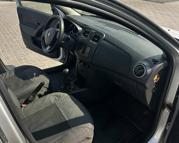 Серый Рено Сандеро, объемом двигателя 1.15 л и пробегом 247 тыс. км за 5500 $, фото 9 на Automoto.ua