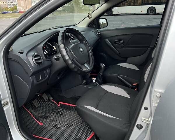 Рено Сандеро 2014 в Запорожье на Automoto.ua Серый Рено Сандеро, объемом двигателя 1.46 л и пробегом 129 тыс. км за 9000 $, фото 21 на Automoto.ua