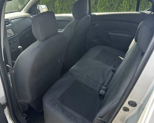 Серый Рено Сандеро, объемом двигателя 1.15 л и пробегом 247 тыс. км за 5500 $, фото 26 на Automoto.ua