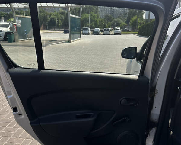 Серый Рено Сандеро, объемом двигателя 1.15 л и пробегом 247 тыс. км за 5500 $, фото 25 на Automoto.ua