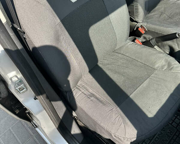 Серый Рено Сандеро, объемом двигателя 1.15 л и пробегом 247 тыс. км за 5500 $, фото 8 на Automoto.ua